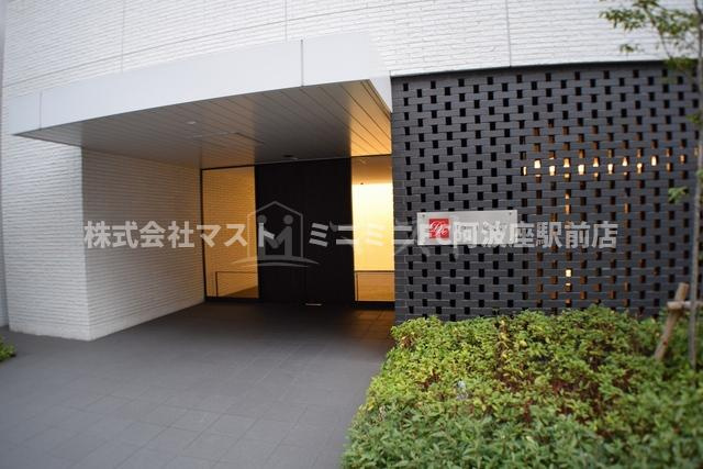 大阪市西区立売堀１丁目の賃貸マンションのエントランス