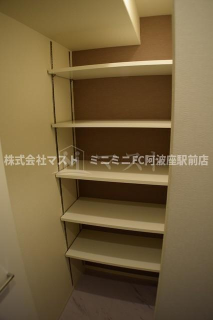 大阪市西区立売堀１丁目の賃貸マンションの収納