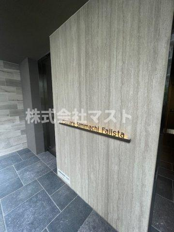 大阪市西区新町４丁目の賃貸マンションのエントランス