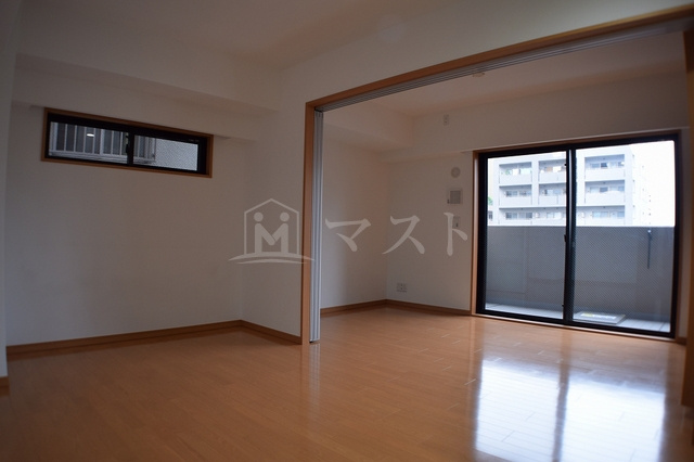 大阪市西区南堀江２丁目の賃貸マンションの居間・リビング