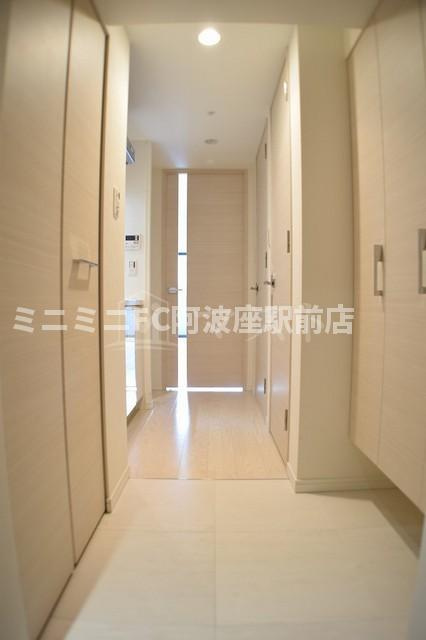 大阪市西区江戸堀２丁目の賃貸マンションの玄関