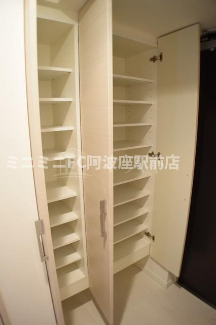 大阪市西区江戸堀２丁目の賃貸マンションの収納