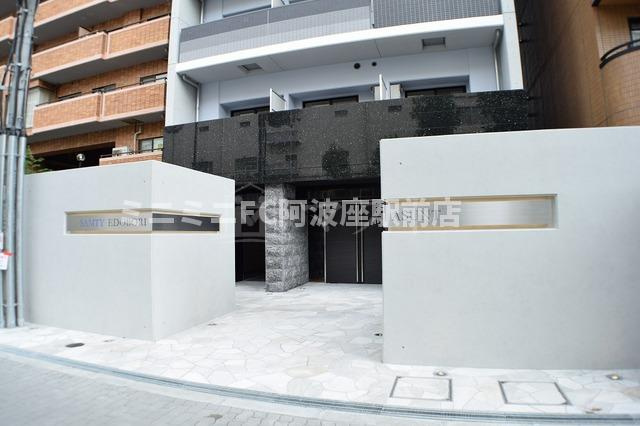 大阪市西区江戸堀２丁目の賃貸マンションのエントランス