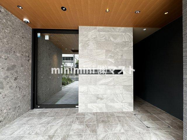 大阪市西区新町４丁目の賃貸マンションのエントランス