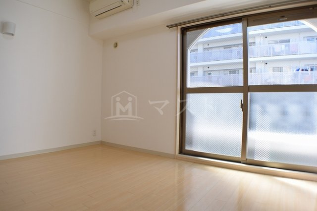 大阪市西区新町４丁目の賃貸マンションの居間・リビング