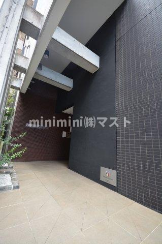 大阪市西区京町堀３丁目の賃貸マンションのエントランス
