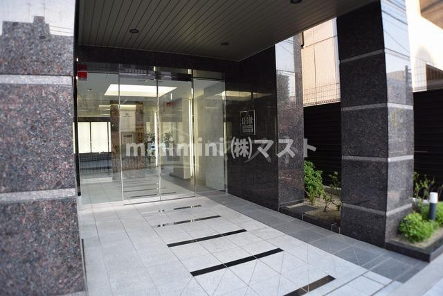 大阪市西区新町３丁目の賃貸マンションのエントランス