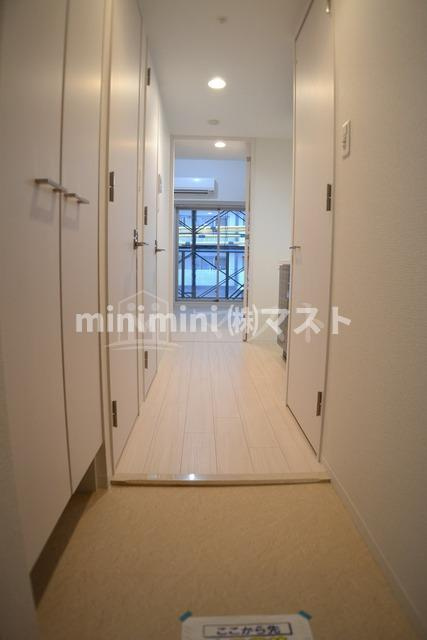 大阪市西区江戸堀３丁目の賃貸マンションの玄関