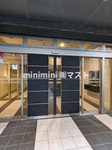 大阪市西区江戸堀３丁目の賃貸マンションのエントランス