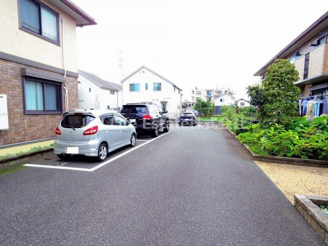 小平市鈴木町２丁目のテラスの駐車場