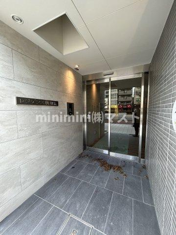 大阪市港区三先２丁目の賃貸マンションのエントランス