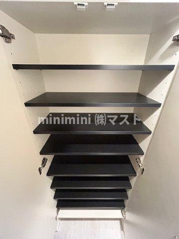 大阪市港区磯路３丁目の賃貸マンションの収納