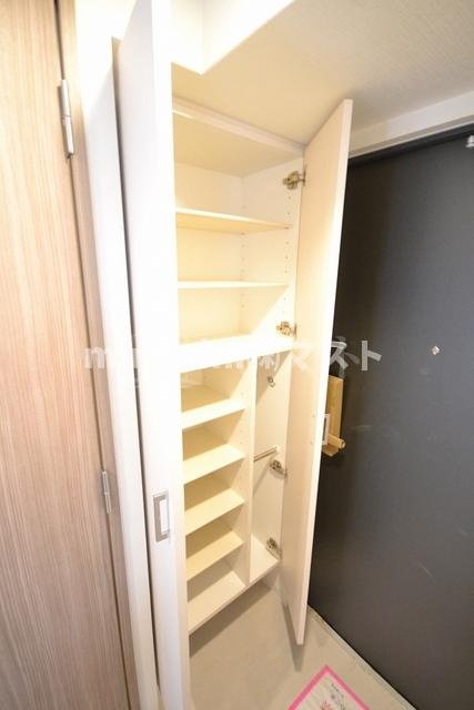 大阪市港区市岡元町２丁目の賃貸マンションの収納