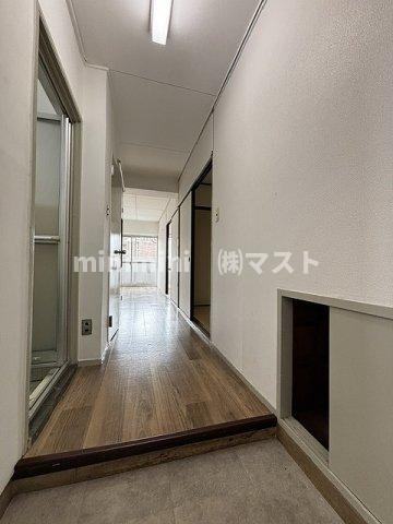 大阪市港区磯路３丁目の賃貸マンションの玄関