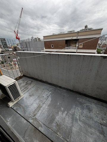 大阪市港区磯路３丁目の賃貸マンションのバルコニー
