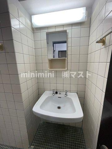 大阪市港区磯路３丁目の賃貸マンションの洗面所