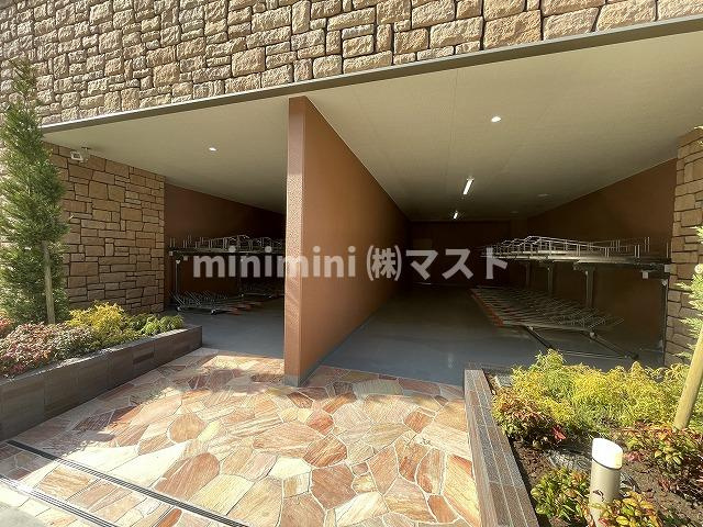 大阪市港区弁天３丁目の賃貸マンションのエントランス