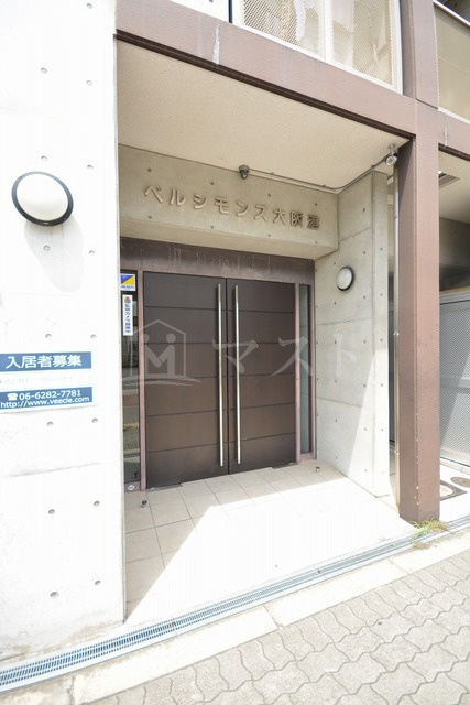 大阪市港区築港４丁目の賃貸マンションのエントランス