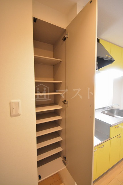 大阪市港区築港２丁目の賃貸マンションの収納