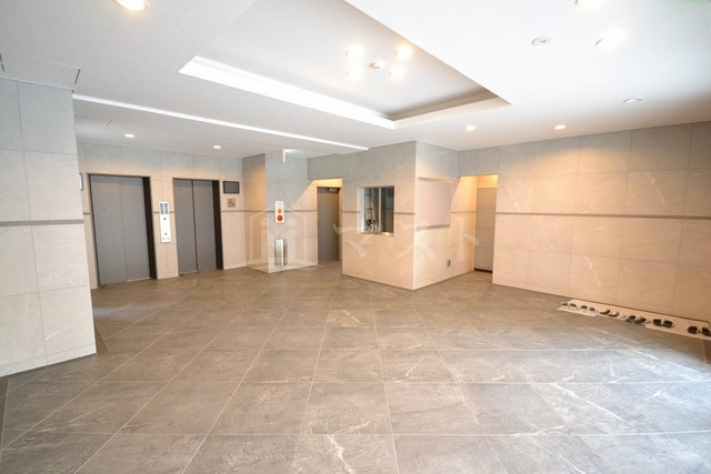 大阪市港区市岡元町１丁目の賃貸マンションのロビー