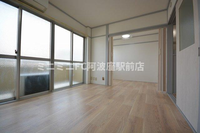 大阪市港区築港１丁目の賃貸マンションの洋室