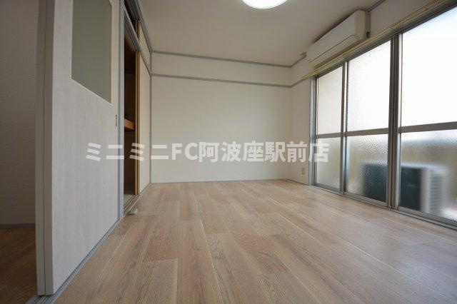 大阪市港区築港１丁目の賃貸マンションの洋室