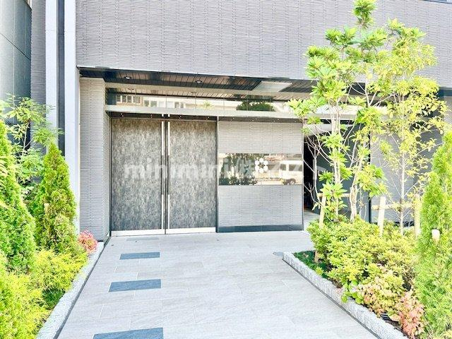 大阪市港区市岡元町２丁目の賃貸マンションのエントランス