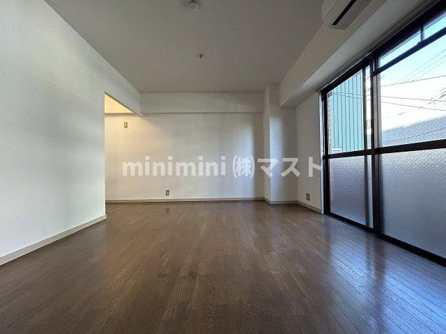 大阪市港区市岡元町１丁目の賃貸マンションの居間・リビング