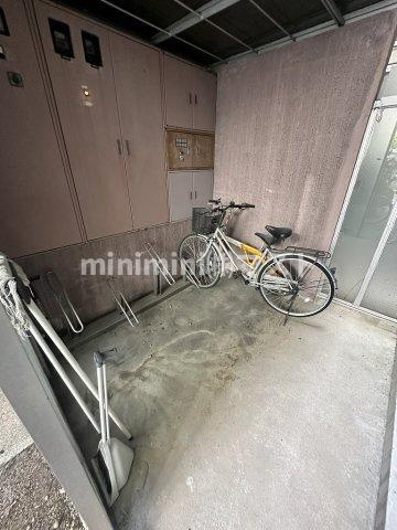 大阪市港区磯路２丁目の賃貸マンションの駐車場