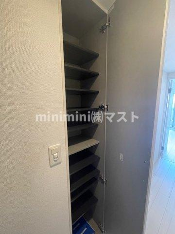 大阪市港区南市岡２丁目の賃貸マンションの収納
