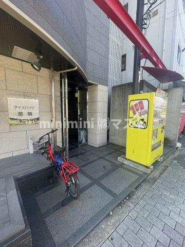 大阪市港区港晴３丁目の賃貸マンションのエントランス