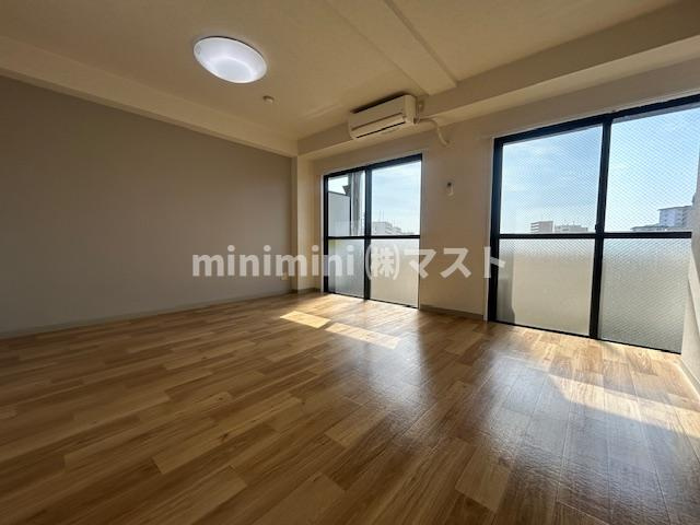 大阪市港区磯路１丁目の賃貸マンションの居間・リビング