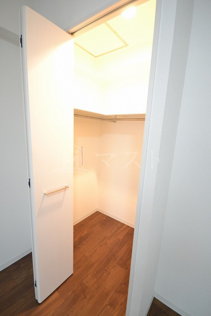 大阪市港区市岡元町１丁目の賃貸マンションの収納