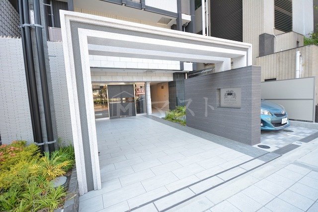大阪市港区市岡元町１丁目の賃貸マンションのエントランス