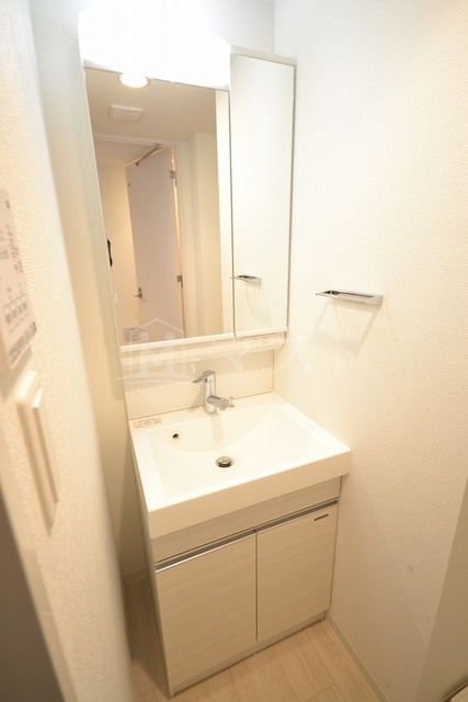 大阪市港区市岡元町１丁目の賃貸マンションの洗面所