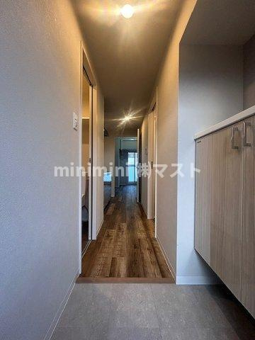 大阪市港区磯路２丁目の賃貸マンションの玄関