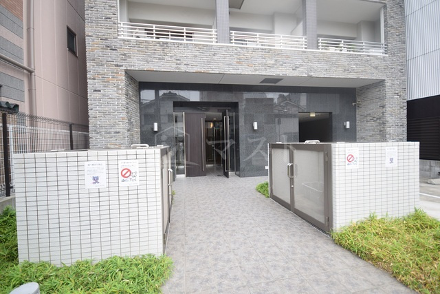 大阪市港区弁天５丁目の賃貸マンションのエントランス