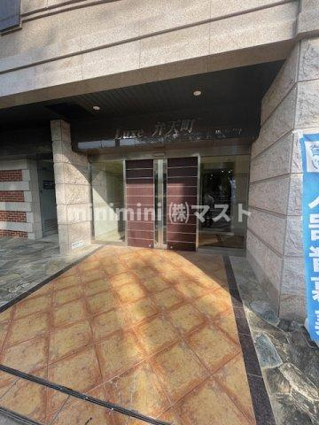 大阪市港区磯路２丁目の賃貸マンションのエントランス