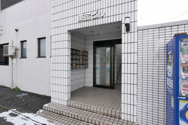 東宝ビルのエントランス|別号室タイプ