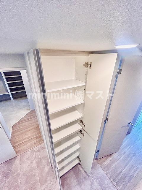 大阪市福島区海老江２丁目の賃貸マンションの収納