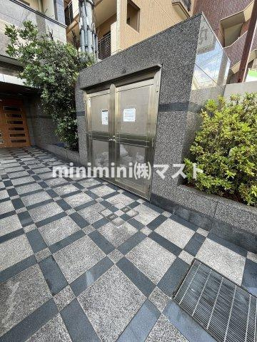 大阪市福島区吉野４丁目の賃貸マンションのエントランス
