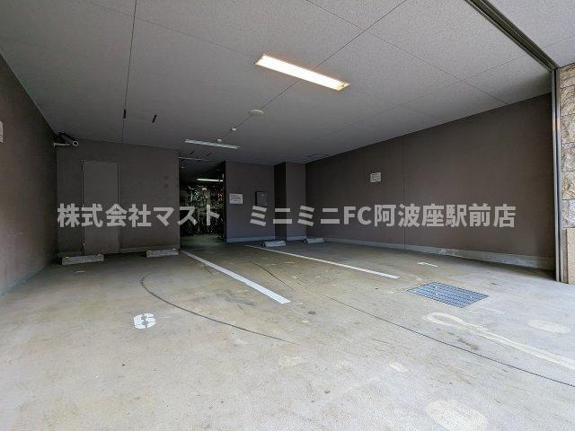 大阪市福島区福島７丁目の賃貸マンションの駐車場