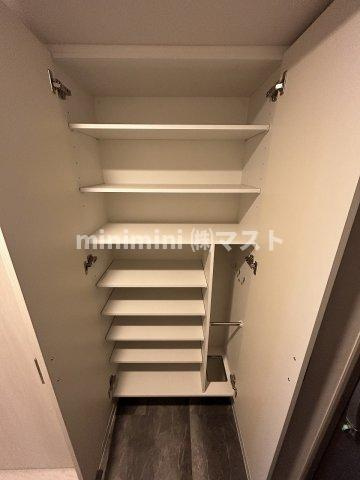大阪市福島区鷺洲３丁目の賃貸マンションの収納