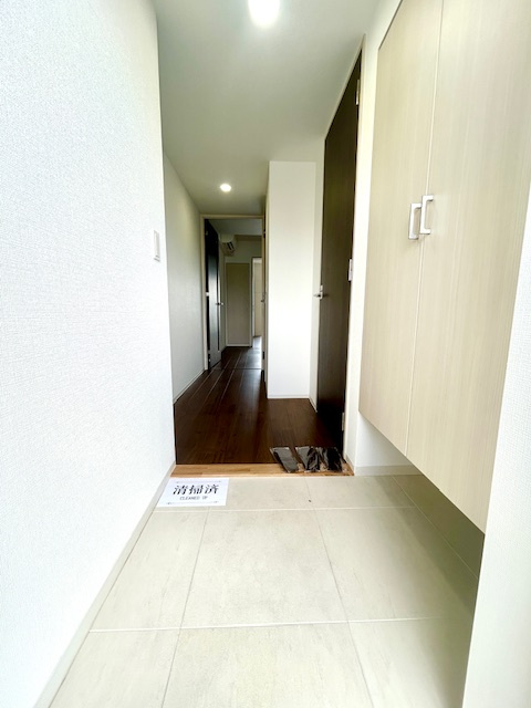 大阪市福島区海老江５丁目の賃貸マンションの玄関