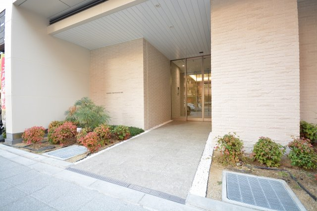 大阪市福島区海老江５丁目の賃貸マンションのエントランス