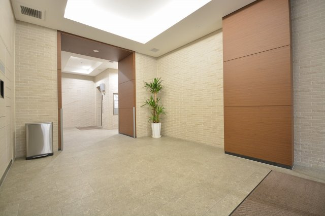 大阪市福島区海老江５丁目の賃貸マンションのロビー