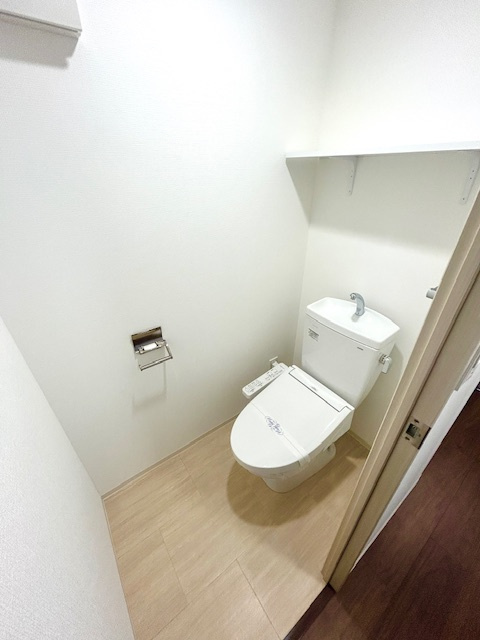 大阪市福島区海老江５丁目の賃貸マンションのトイレ