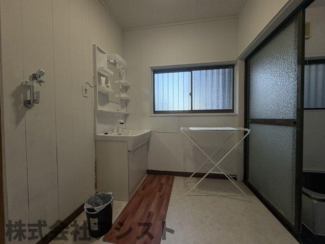 元吉貸家の洗面所|脱衣スペースもあります
