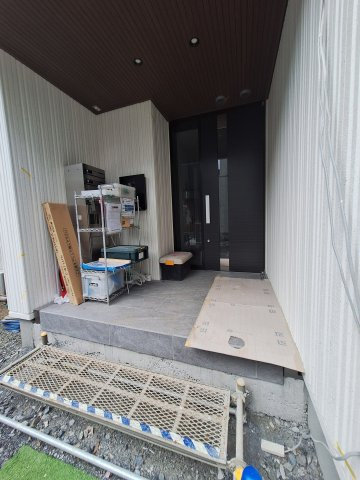 （仮称）矢来町メゾン　東棟のエントランス