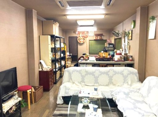 アザレビルの内装